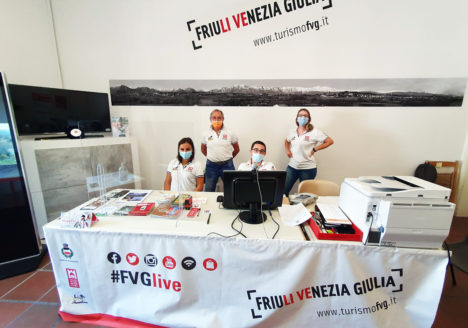 Lo staff dell'Ufficio Turistico di Fagagna in sicurezza