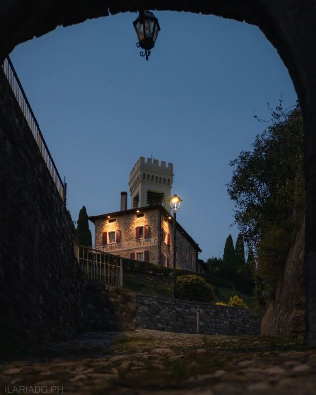 “Dilegua l'eco della campana del tempio:
persiste la fragranza delicata dei fiori.
Ed è sera.”

(da un haiku di Matsuo Basho)

📍 Castello di Fagagna

@ilariadg.ph 

#fagagna #fagagnaturismo #feagne #castellodifagagna #borgobello #friuli #friulivg #friulicollinare #collinarefvg #castelliditalia #haiku #sera #borghibellifvg #borghitalia #italy