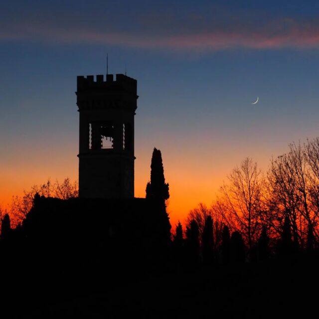 Ogni volta che vuoi vedermi, guarda sempre il tramonto; sarò lì. 

(Grace Ogot)

📍 Castello di Fagagna

@pi_pecile 

#fagagna #fagagnaturismo #feagne #tramonto #sunset #castellodifagagna #collinarefvg #friulicollinare #friuliveneziagiulia #fvg #borghibellifvg #borghitalia #borghipiubelliditalia #italy