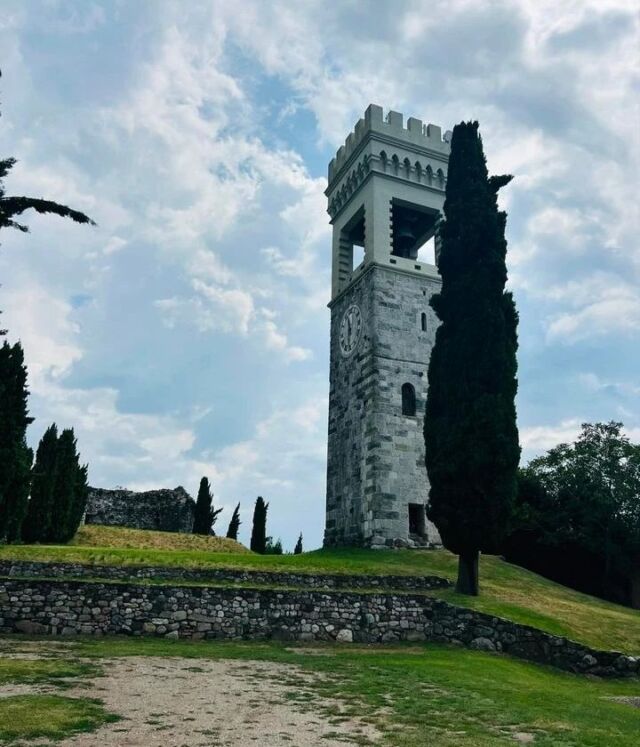 “Il tempo è troppo lento per coloro che aspettano, troppo rapido per coloro che temono, troppo lungo per coloro che soffrono, troppo breve per coloro che gioiscono, ma per coloro che amano il tempo è eternità.” - Henry Van Dyke

Grazie @inshisun per le foto (Danke für deine Bilder) 😊

Ricordate di mettere #fagagnaturismo quando postate le vostre foto di Fagagna e cercheremo di metterle anche sulla nostra pagina